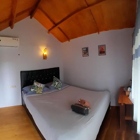 Poetri Bungalow & Restaurant Сенару Екстериор снимка
