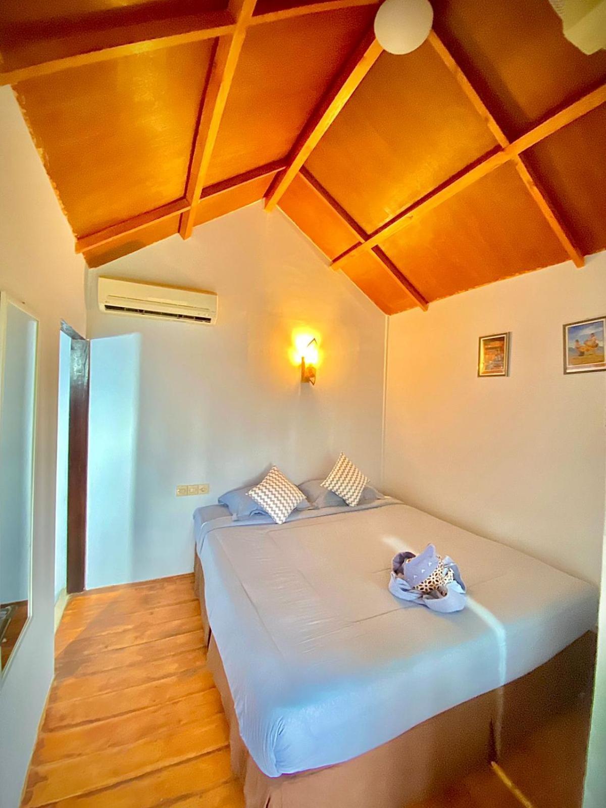 Poetri Bungalow & Restaurant Сенару Екстериор снимка