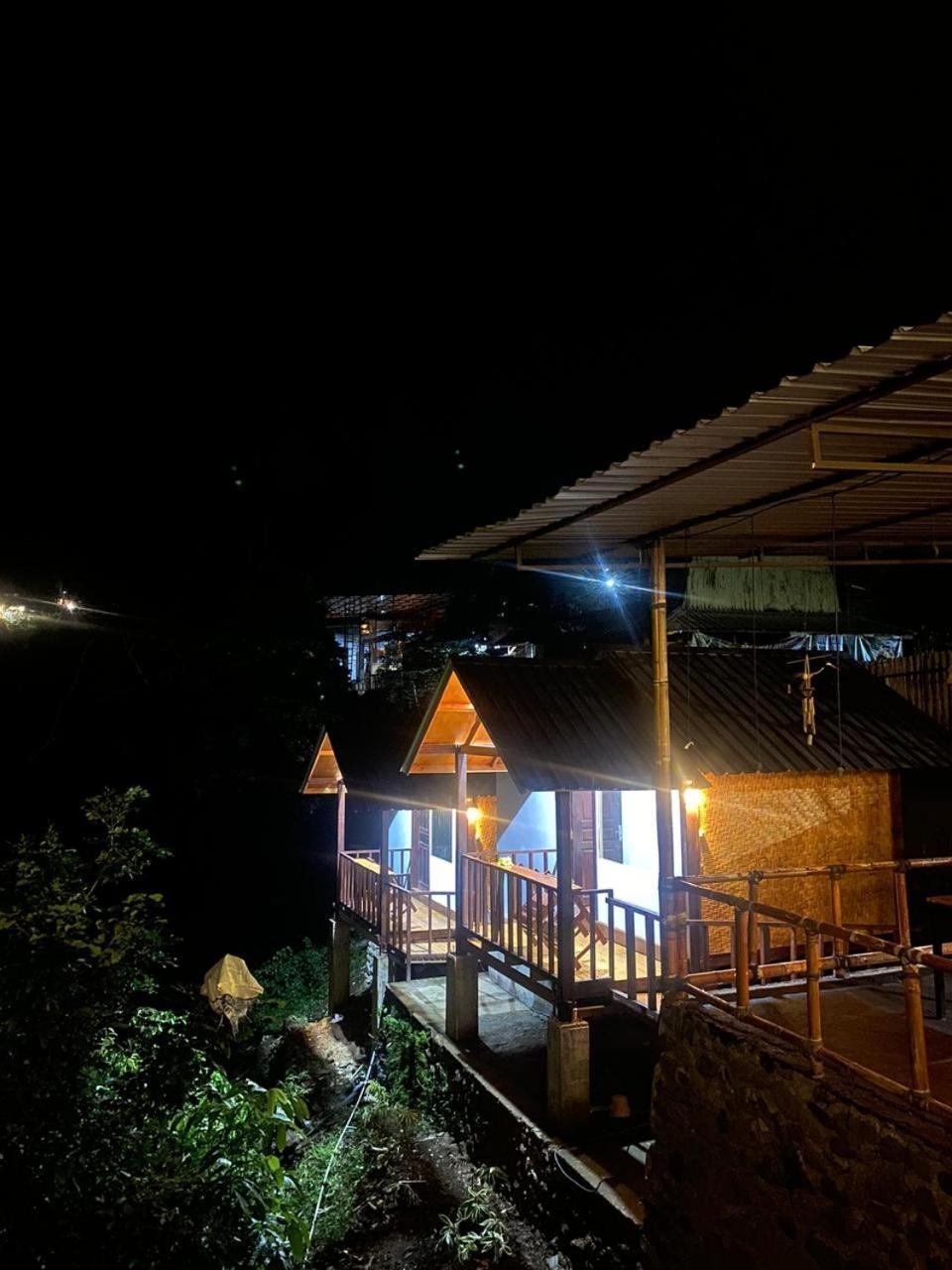 Poetri Bungalow & Restaurant Сенару Екстериор снимка