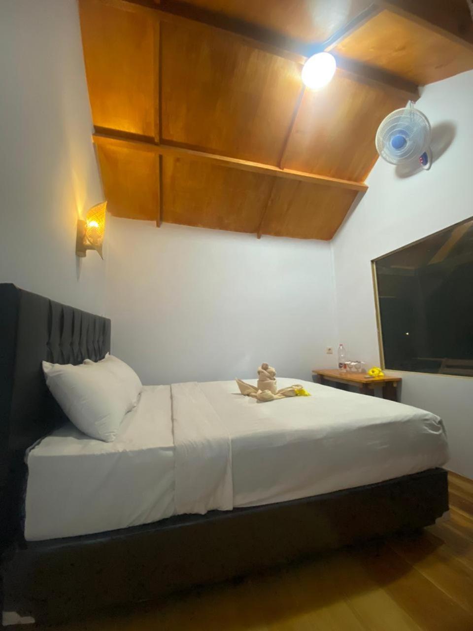 Poetri Bungalow & Restaurant Сенару Екстериор снимка